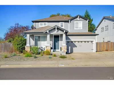 Home For Rent in Windsor, California