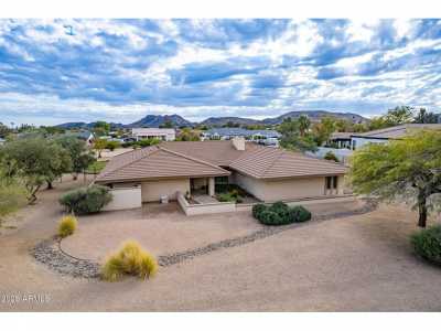 Home For Sale in Glendale, Arizona