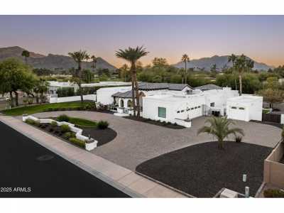 Home For Sale in Paradise Valley, Arizona