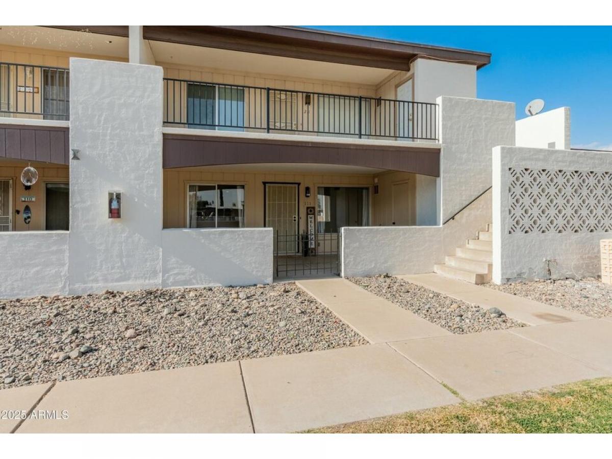 Picture of Home For Sale in Litchfield Park, Arizona, United States