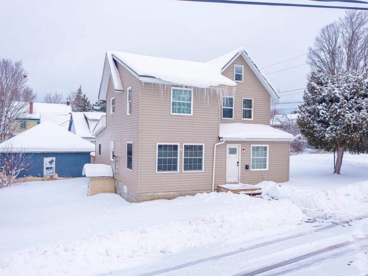 Picture of Home For Sale in Tupper Lake, New York, United States