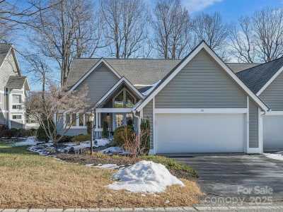 Home For Sale in Flat Rock, North Carolina