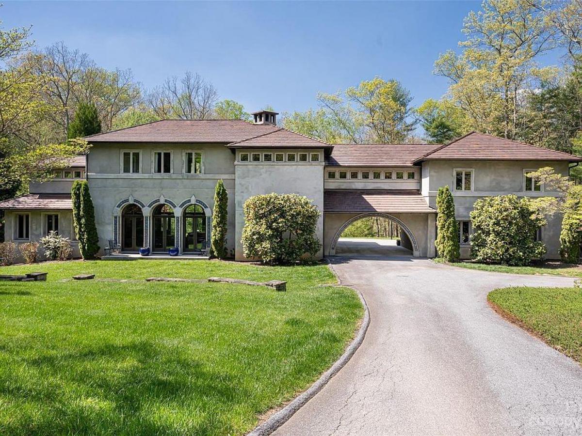 Picture of Home For Sale in Asheville, North Carolina, United States