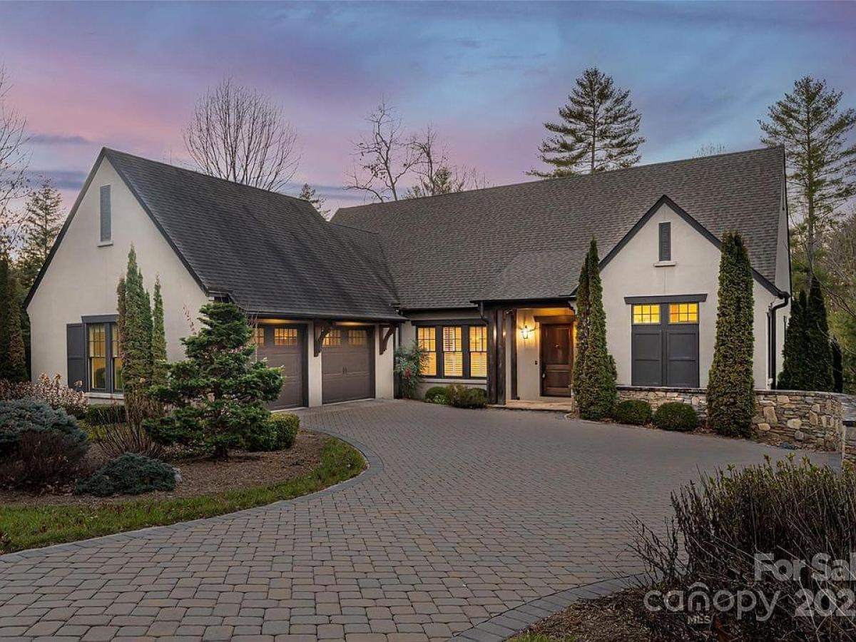 Picture of Home For Sale in Asheville, North Carolina, United States