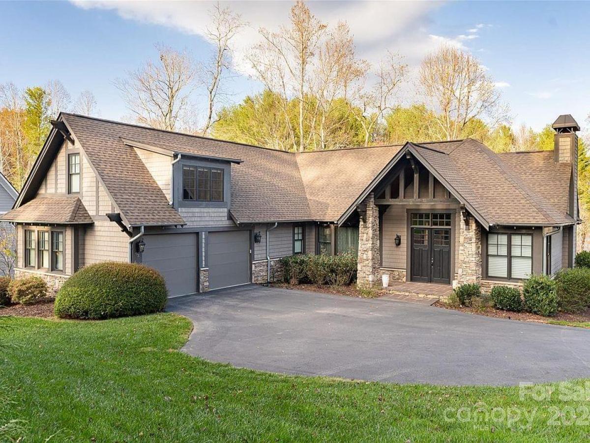 Picture of Home For Sale in Candler, North Carolina, United States