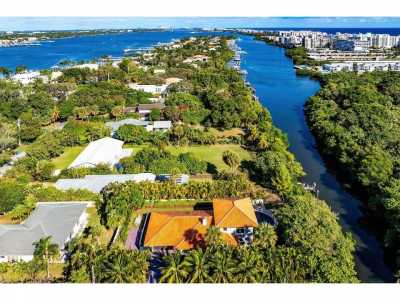 Home For Sale in Lantana, Florida