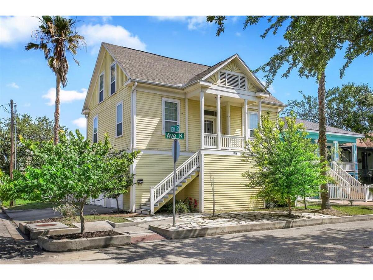 Picture of Home For Sale in Galveston, Texas, United States