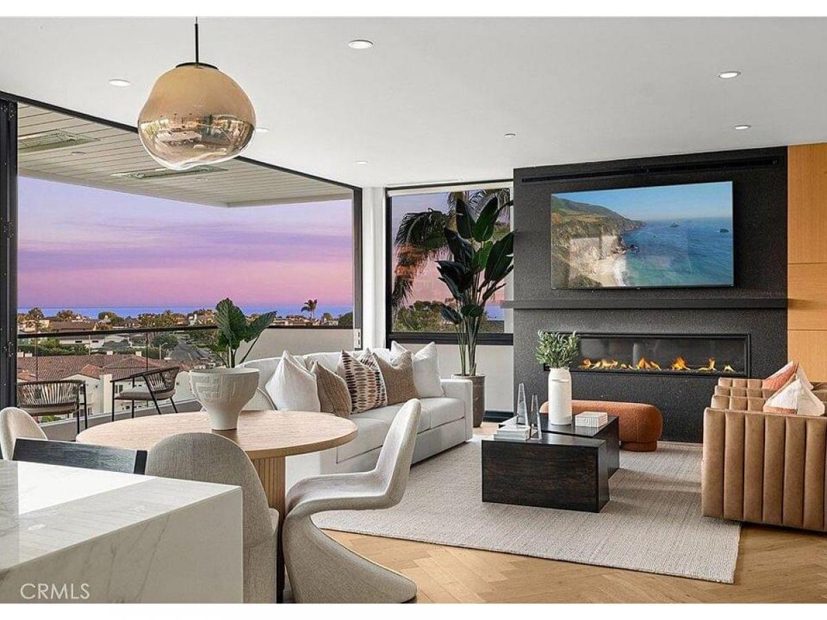 Picture of Home For Sale in Corona del Mar, California, United States