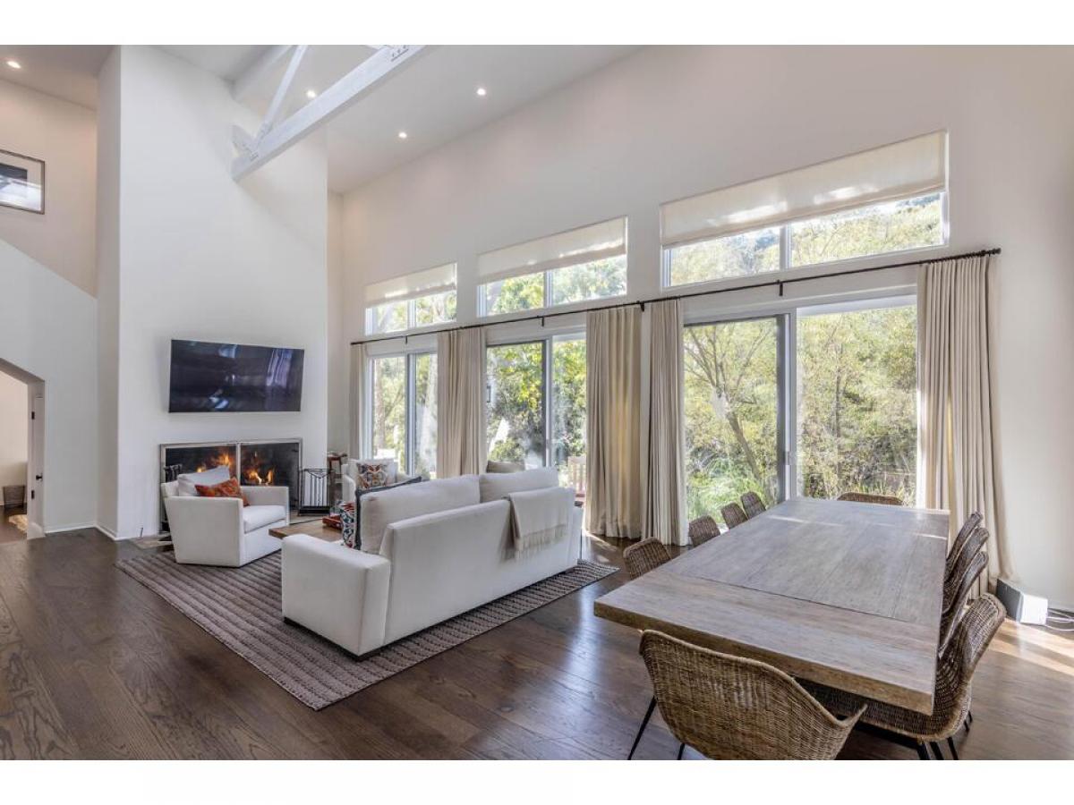 Picture of Home For Sale in Malibu, California, United States