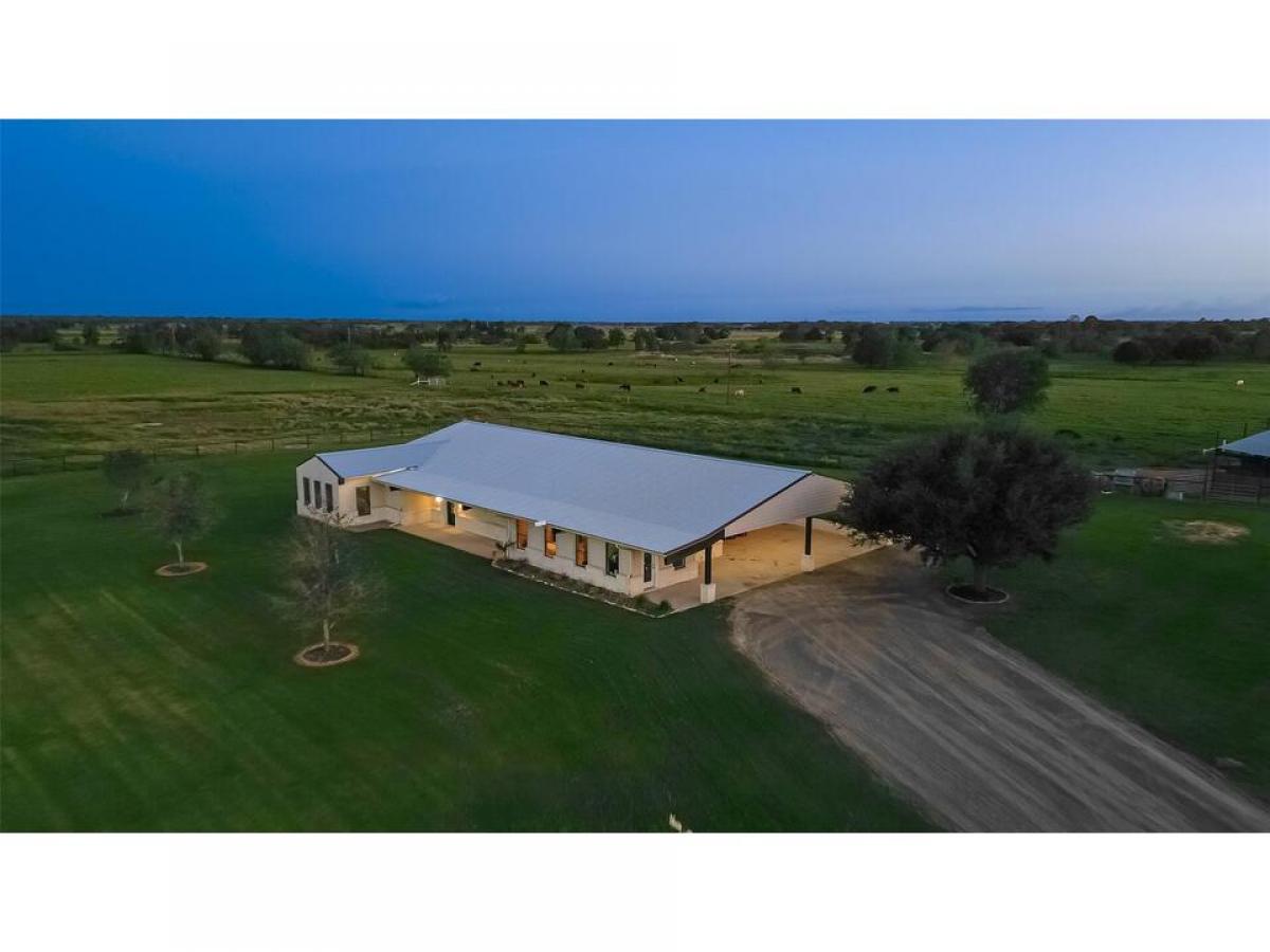 Picture of Home For Sale in Needville, Texas, United States