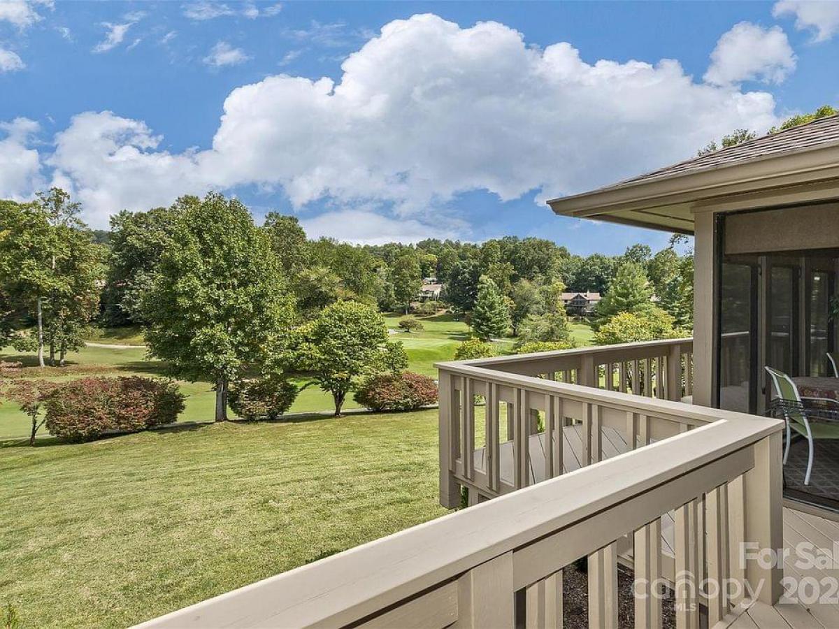 Picture of Home For Sale in Hendersonville, North Carolina, United States