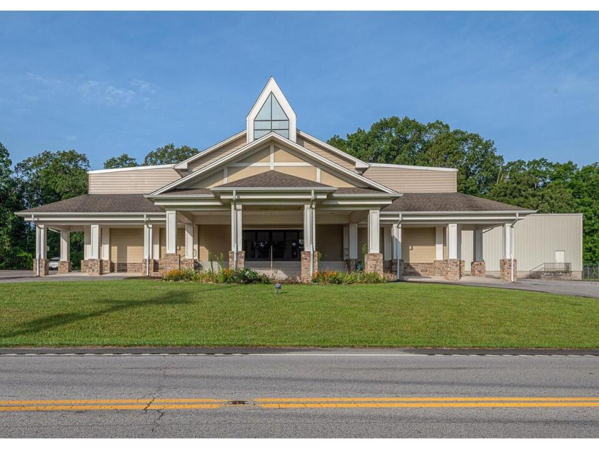 Picture of Commercial Building For Sale in Signal Mountain, Tennessee, United States