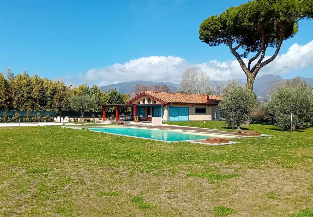 Picture of Villa For Sale in Pietrasanta, Tuscany, Italy