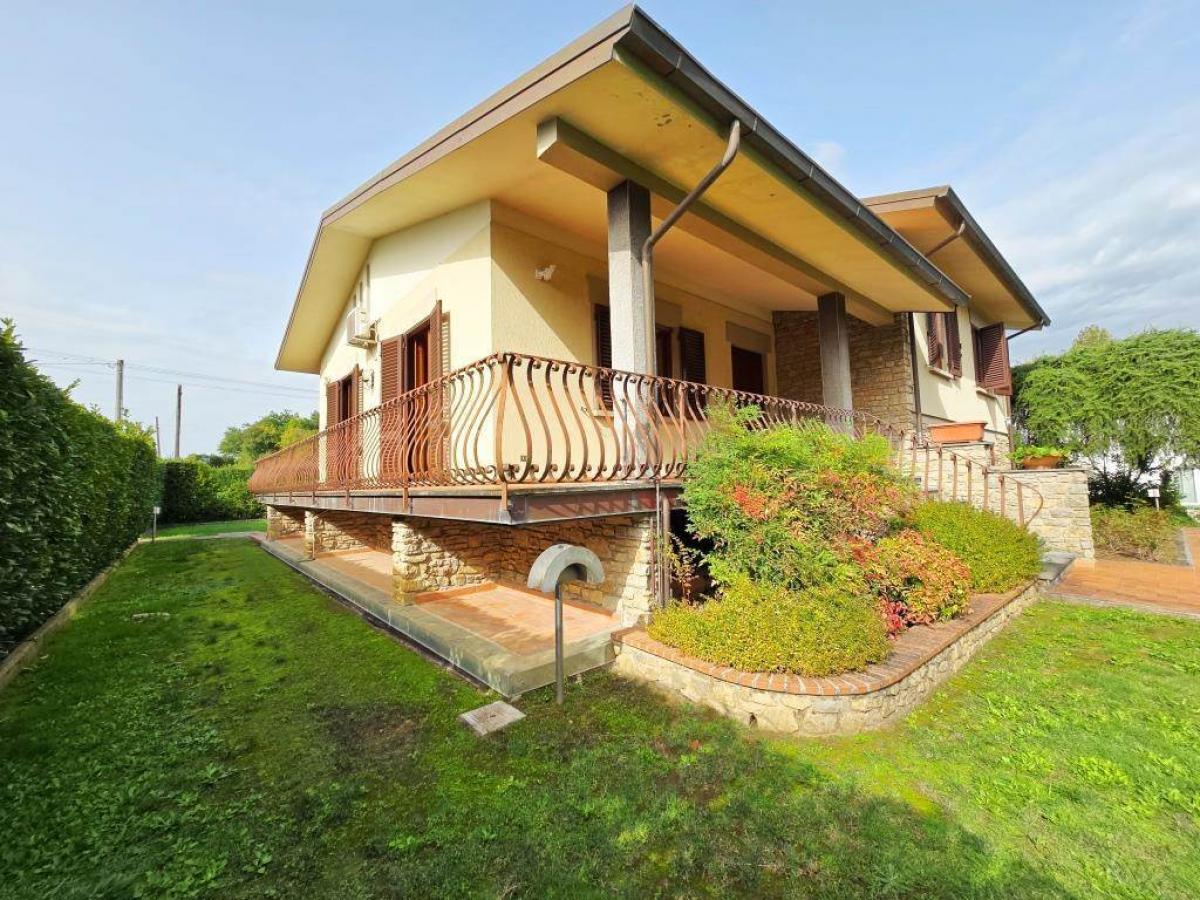 Picture of Villa For Sale in Capannori, Tuscany, Italy