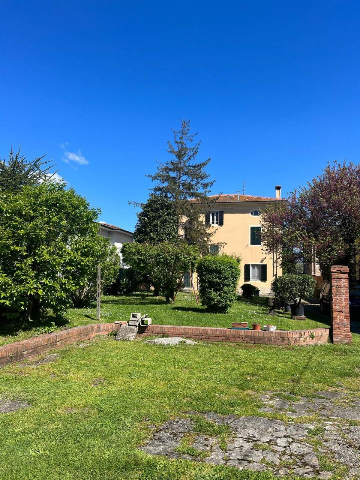 Picture of Villa For Sale in Capannori, Tuscany, Italy