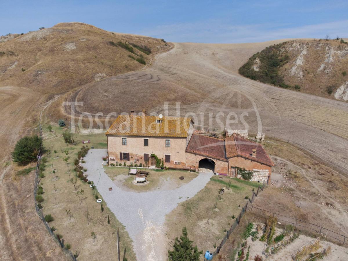 Picture of Home For Sale in Asciano, Tuscany, Italy