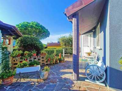 Villa For Sale in Castellina Marittima, Italy