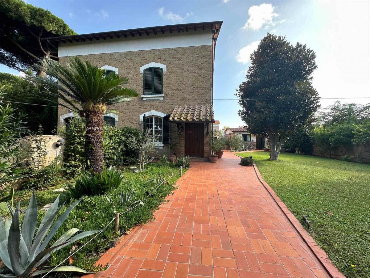 Picture of Villa For Sale in Rosignano Marittimo, Tuscany, Italy