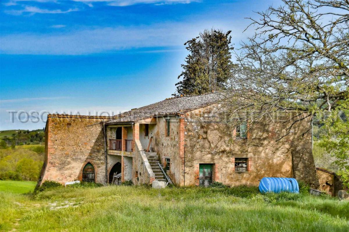 Picture of Home For Sale in Trequanda, Tuscany, Italy