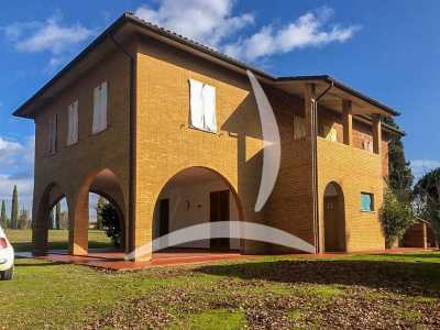 Home For Sale in Lucignano, Italy