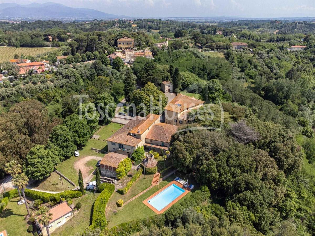 Picture of Villa For Sale in Crespina Lorenzana, Tuscany, Italy