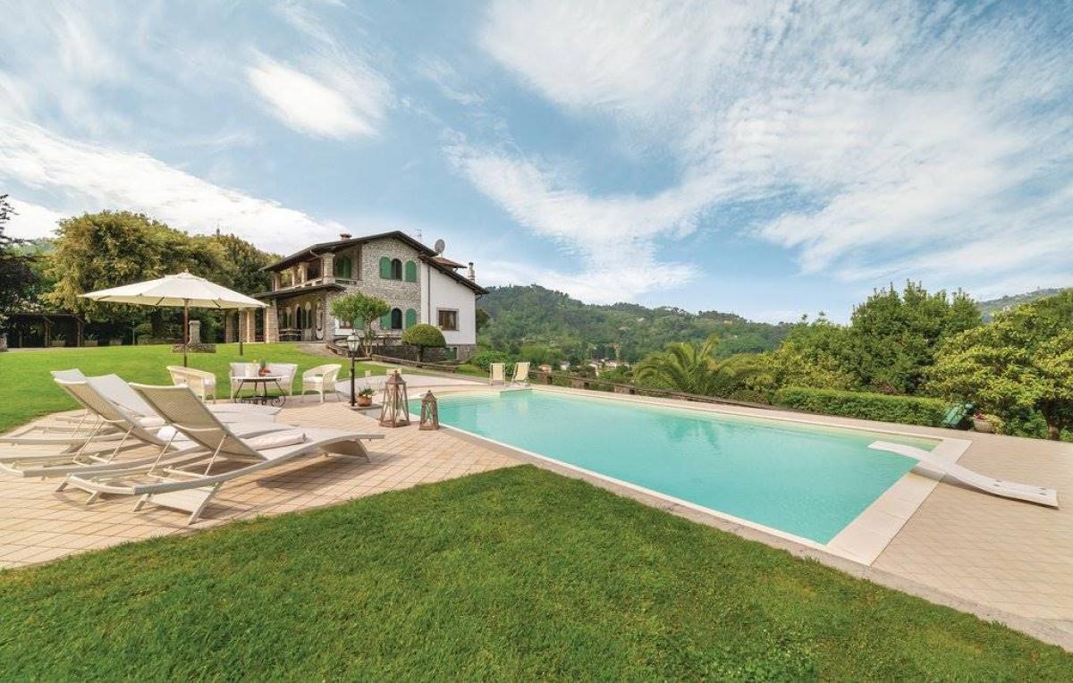 Picture of Villa For Sale in Camaiore, Tuscany, Italy