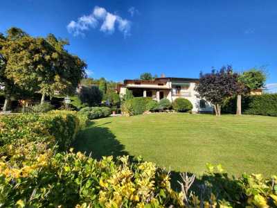 Villa For Sale in Pescaglia, Italy