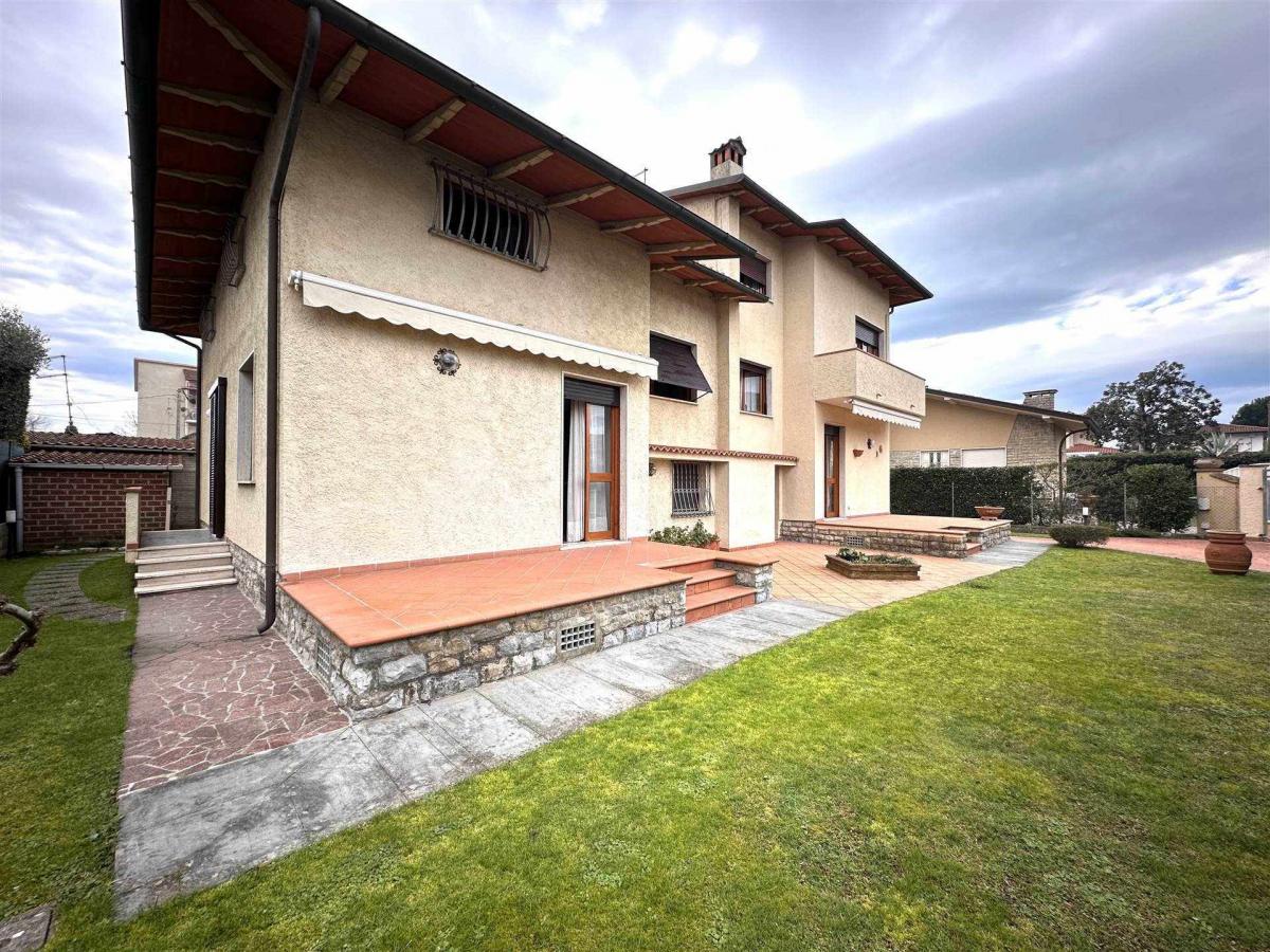 Picture of Villa For Sale in Pietrasanta, Tuscany, Italy