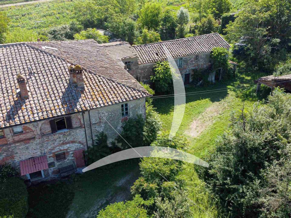 Picture of Home For Sale in Sinalunga, Tuscany, Italy