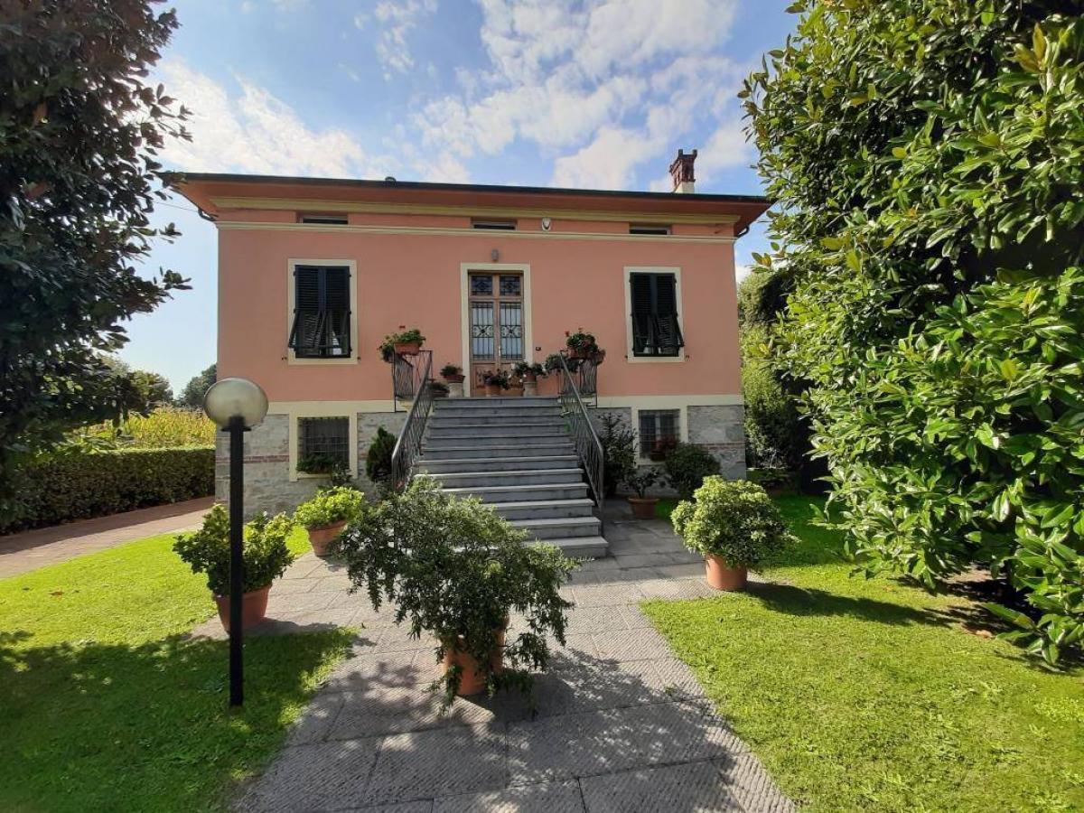 Picture of Villa For Sale in Capannori, Tuscany, Italy