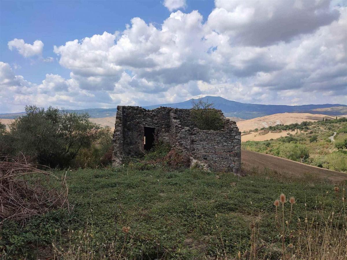 Picture of Home For Sale in Radicofani, Tuscany, Italy