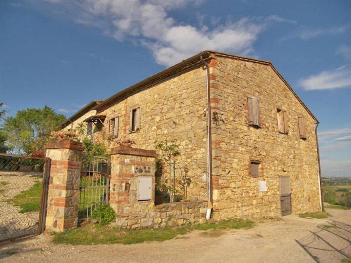 Picture of Home For Sale in Sinalunga, Tuscany, Italy