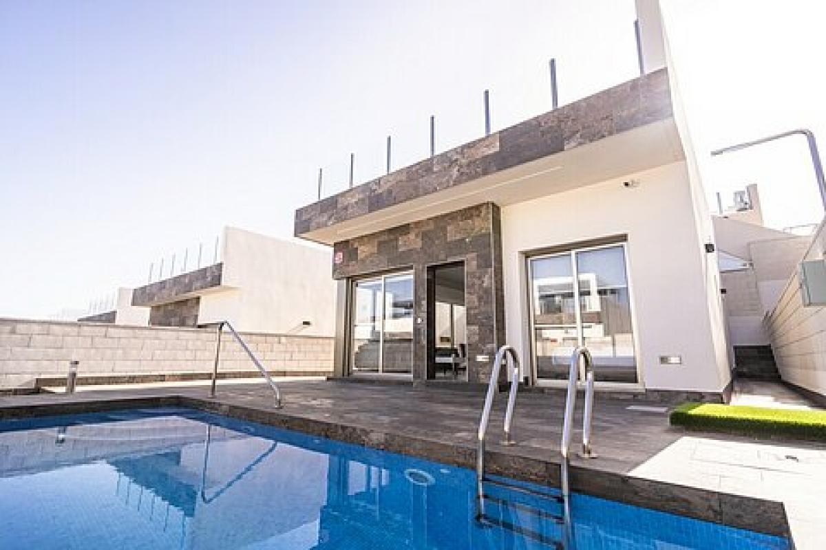 Picture of Villa For Sale in Villamartin, Alicante, Spain