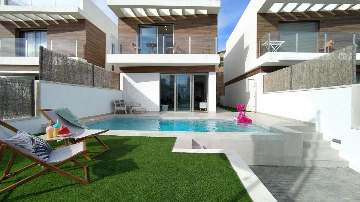 Picture of Villa For Sale in Villamartin, Alicante, Spain