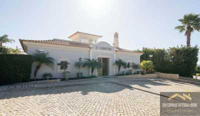 Commercial Building For Sale in Almancil, Portugal