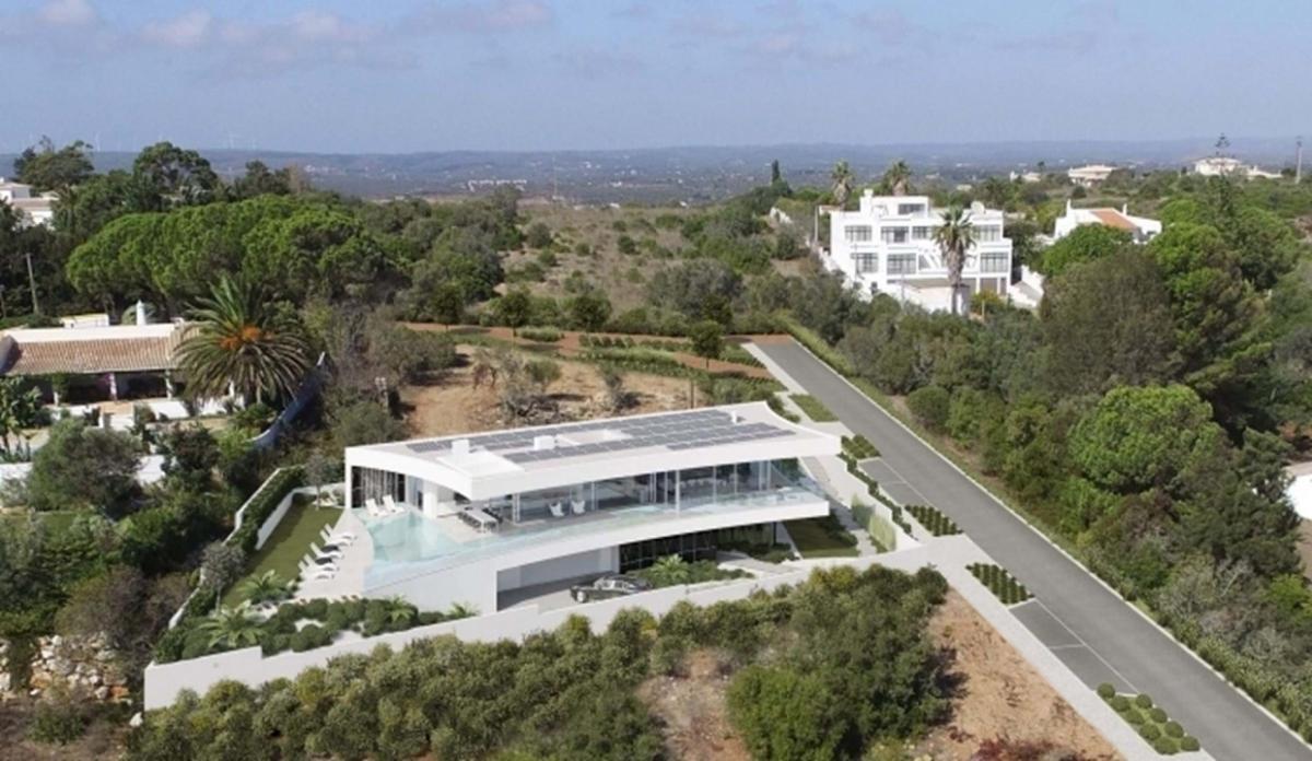 Picture of Villa For Sale in Praia Da Luz, Algarve, Portugal