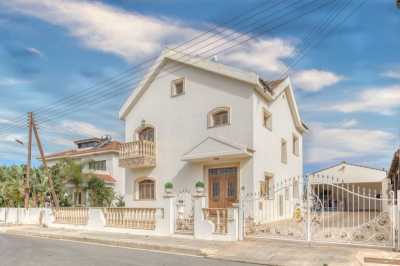 Villa For Sale in 