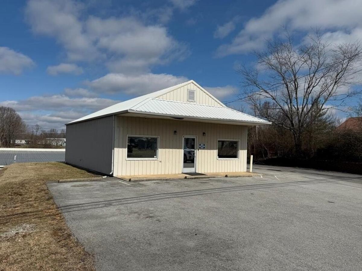 Picture of Home For Sale in Byrdstown, Tennessee, United States