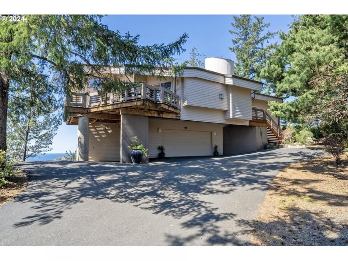 Picture of Home For Sale in Oceanside, Oregon, United States