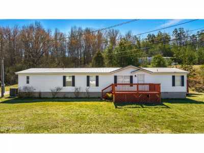 Home For Sale in Lenoir City, Tennessee