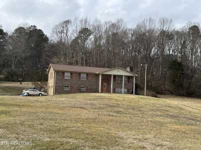 Home For Sale in Lenoir City, Tennessee