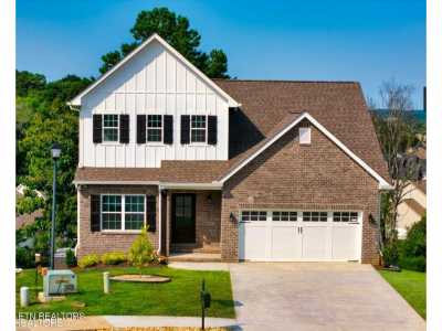 Home For Sale in Lenoir City, Tennessee