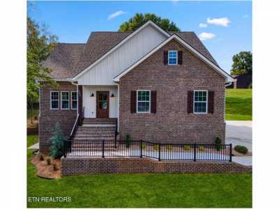 Home For Sale in Lenoir City, Tennessee