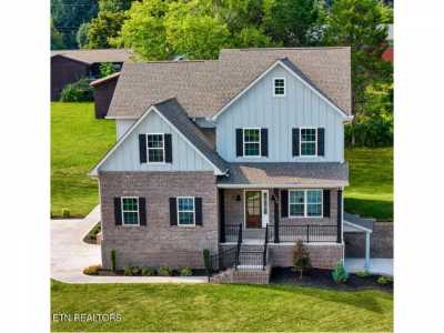 Home For Sale in Lenoir City, Tennessee