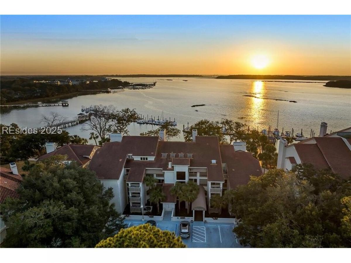 Picture of Home For Sale in Hilton Head Island, South Carolina, United States