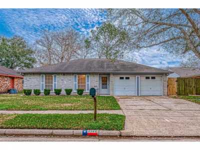 Home For Sale in Friendswood, Texas