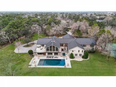 Home For Sale in Friendswood, Texas