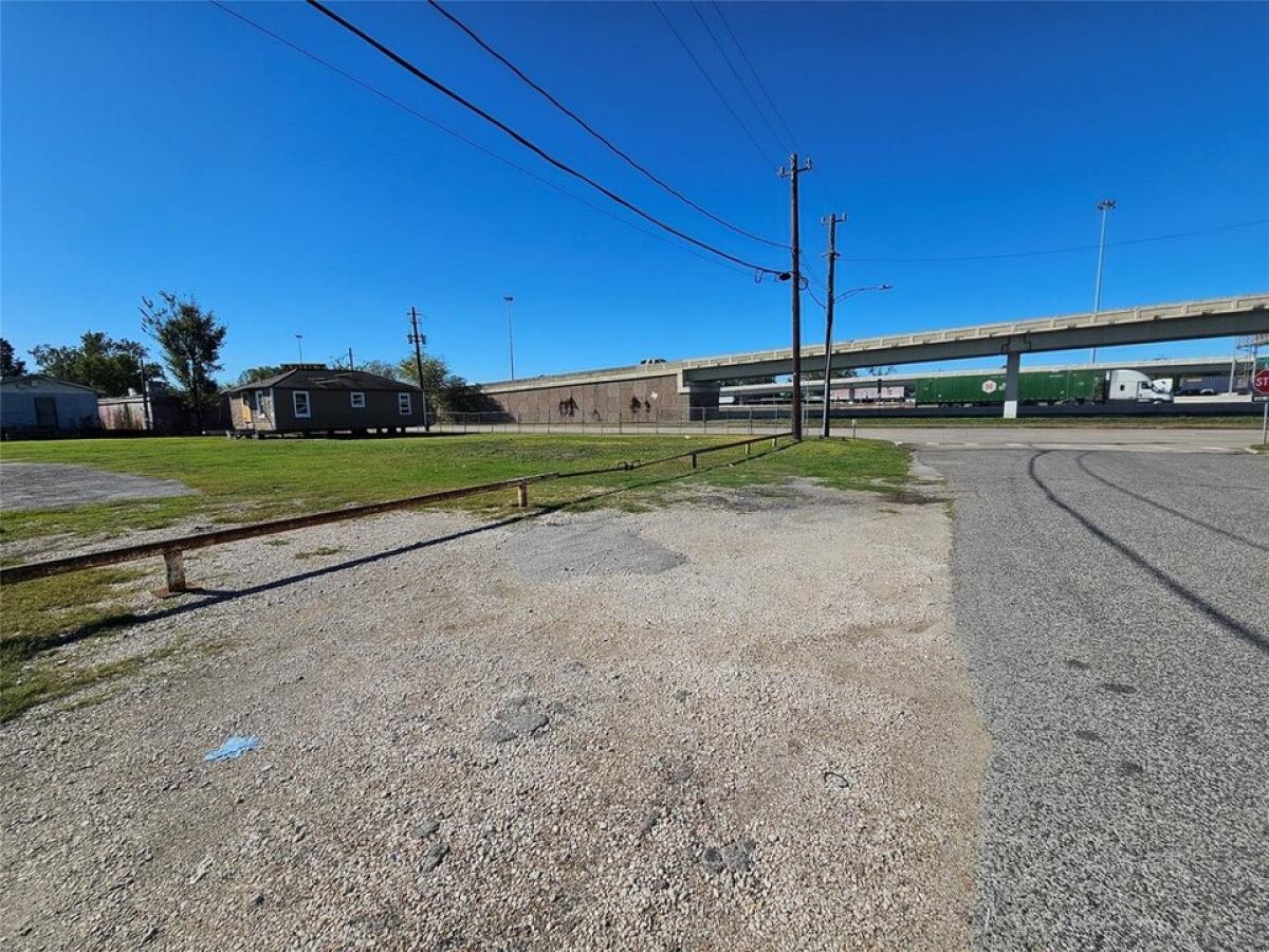 Picture of Residential Land For Sale in Houston, Texas, United States