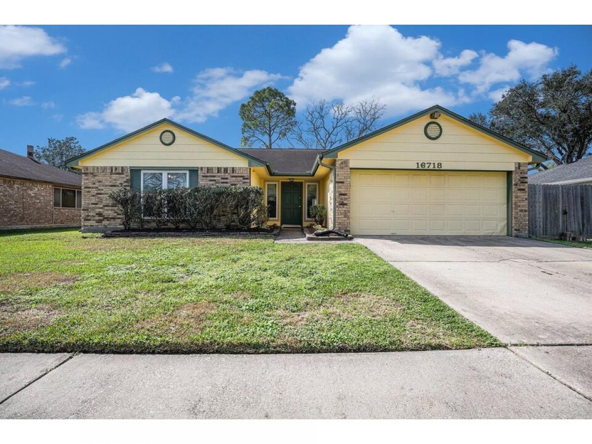 Picture of Home For Sale in Friendswood, Texas, United States