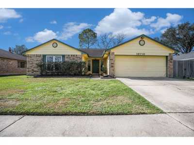 Home For Sale in Friendswood, Texas